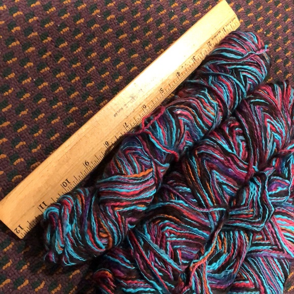 4. skeins 3 ply jewel tone yarn - Picture 5 of 11